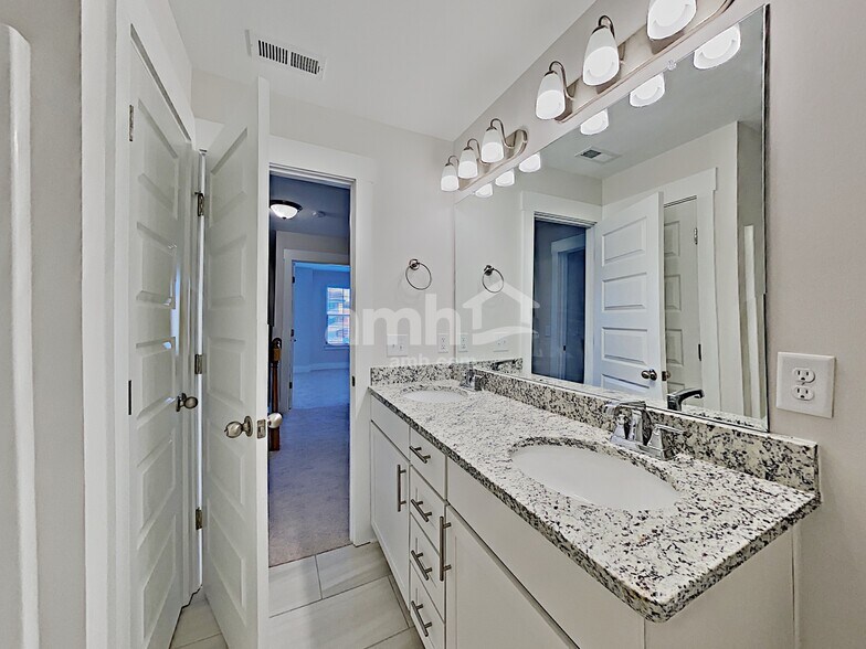 Building Photo - 5137 Jack Byrnes Dr