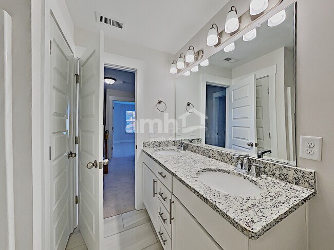 Building Photo - 5137 Jack Byrnes Dr