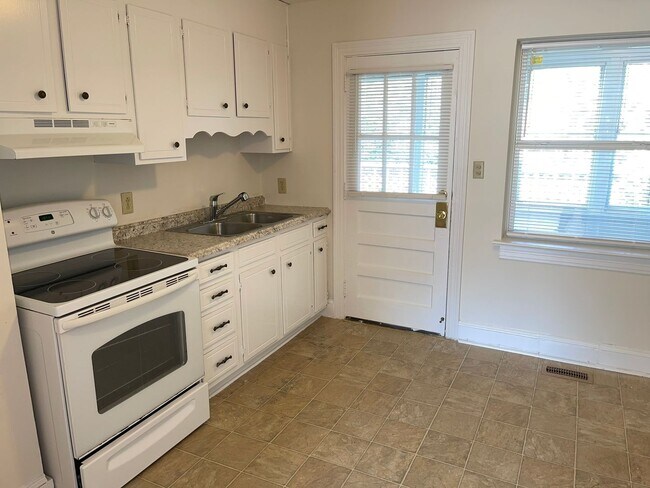 Building Photo - 1308 S Kings Dr