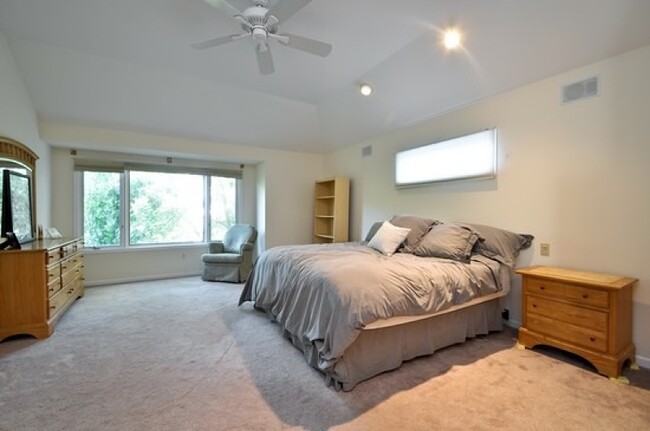 Building Photo - 228 Clarken Dr