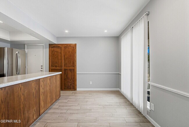 Building Photo - 3911 Quasar Ct