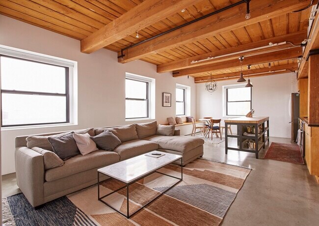 Primary Photo - 90 Wareham St