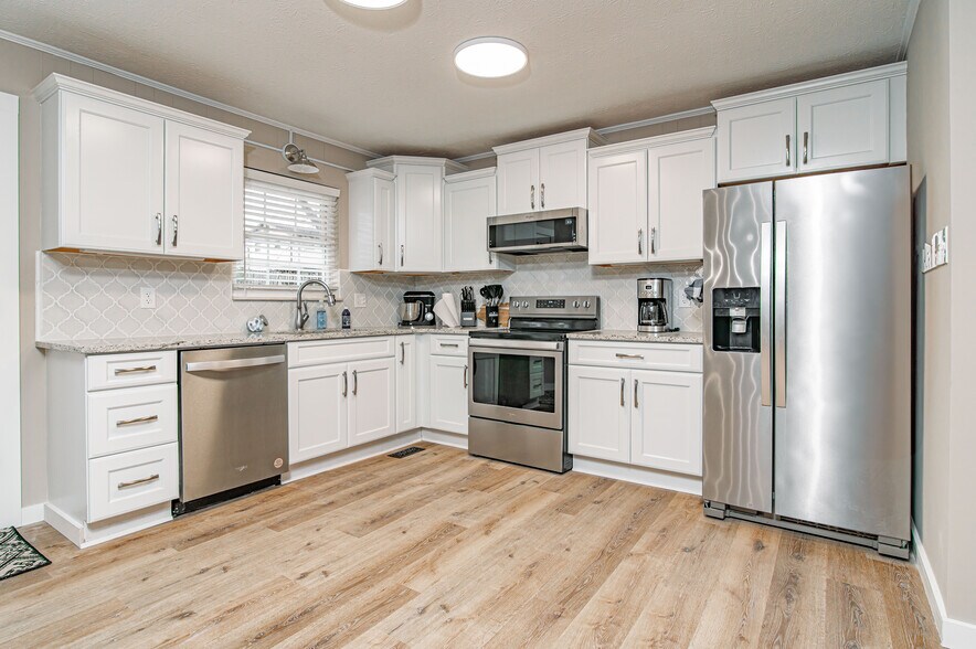 Building Photo - 7707 Windsong Rd