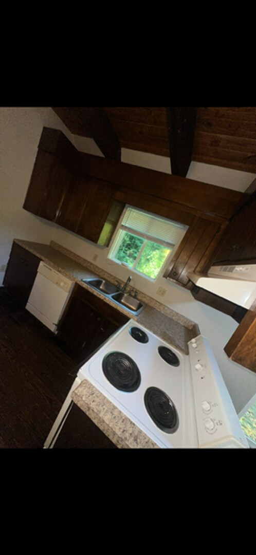 Building Photo - 400 Lindsay Rd