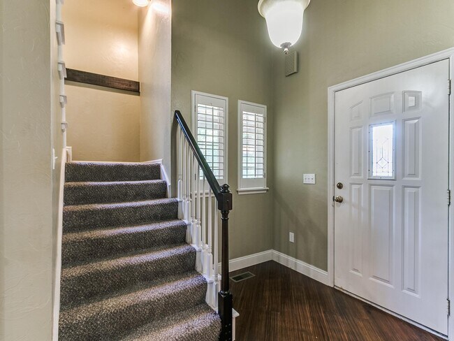 Building Photo - 1815 Chelsea Dr