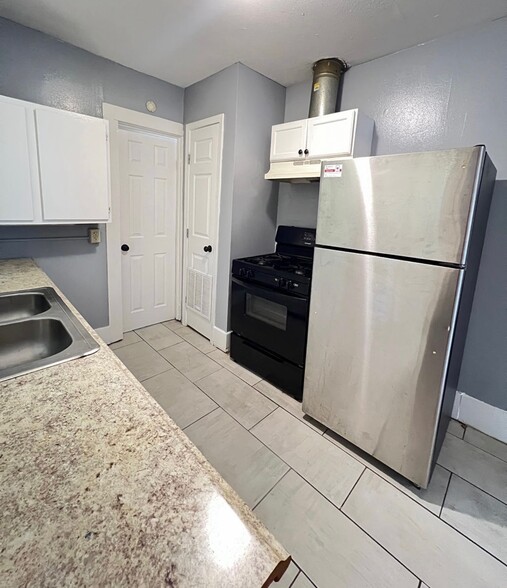 Building Photo - 2325 Spain St