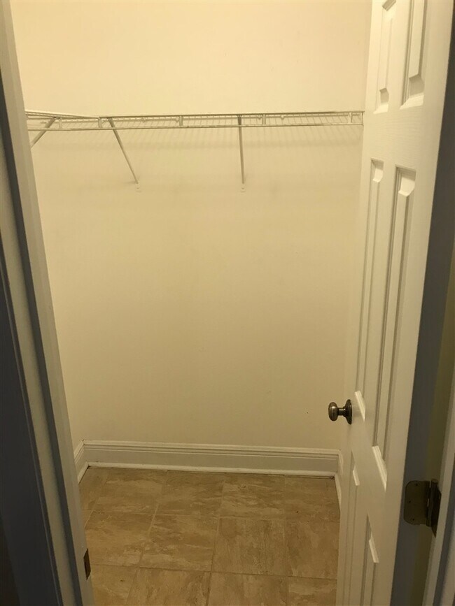 Building Photo - 2222 Cedarbrook Ct