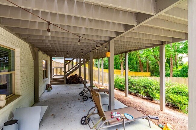 Building Photo - 3014 Skyland Dr NE