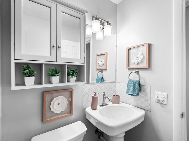 Building Photo - 126 Beachwood Ave