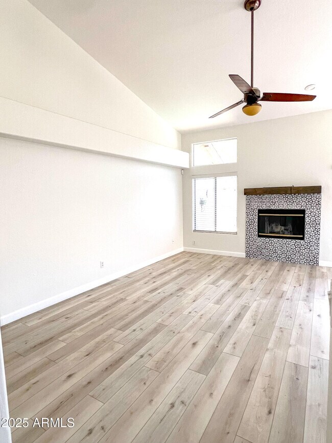 Building Photo - 1220 E Briarwood Terrace