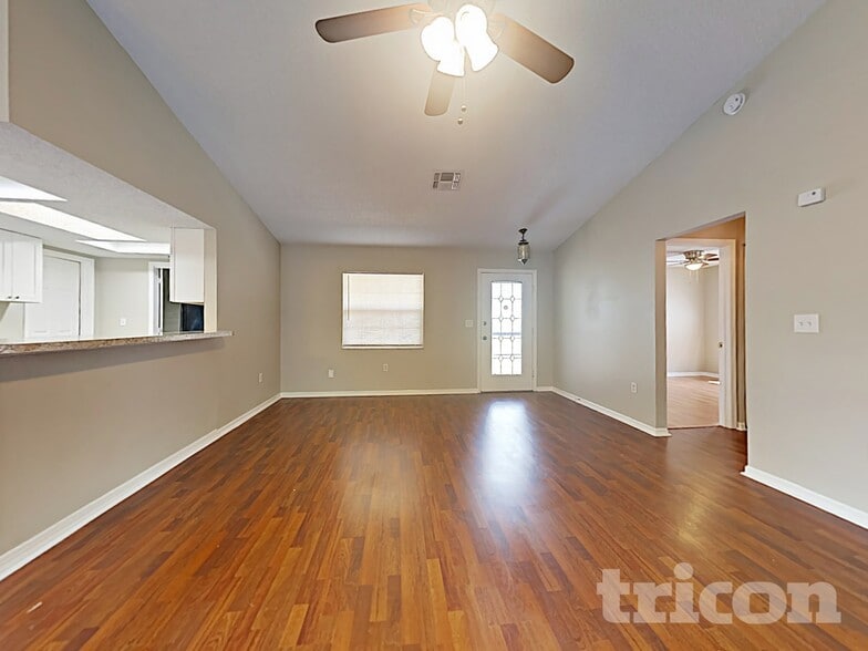 Building Photo - 13415 Twin Lake Ave