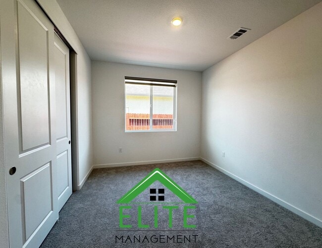 Building Photo - 3266 Vallonea St