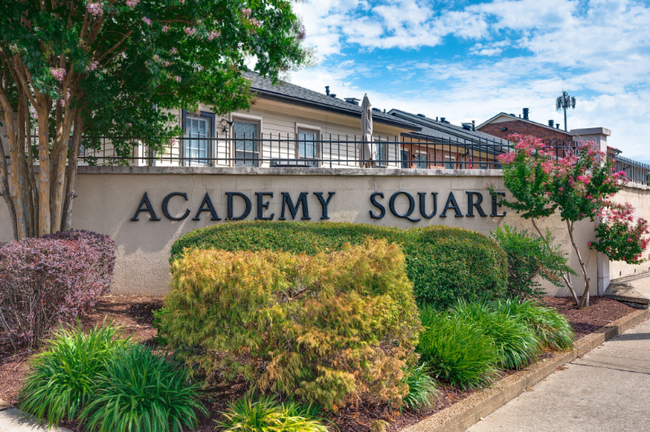 Primary Photo - 109 Academy Square