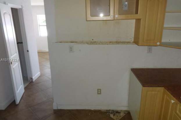 Building Photo - 733 85th St