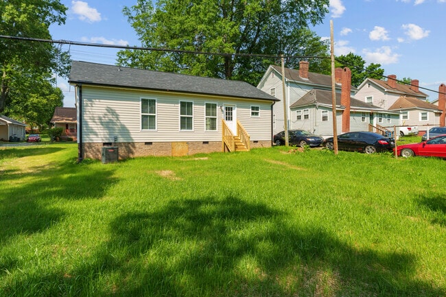 Building Photo - 718 Park Ave