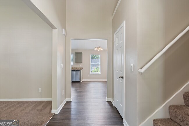 Building Photo - 3902 Arabian Way SW