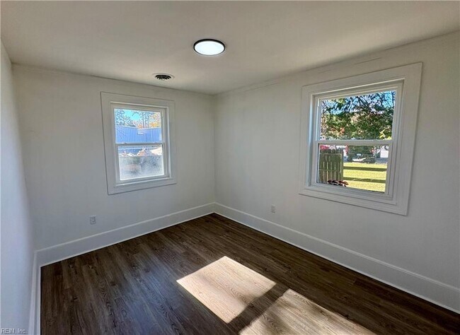 Building Photo - 889 W Main St