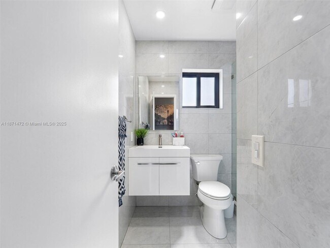 Building Photo - 2306 W 53rd St