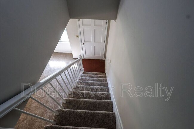 Building Photo - 2213 Country Club Ln