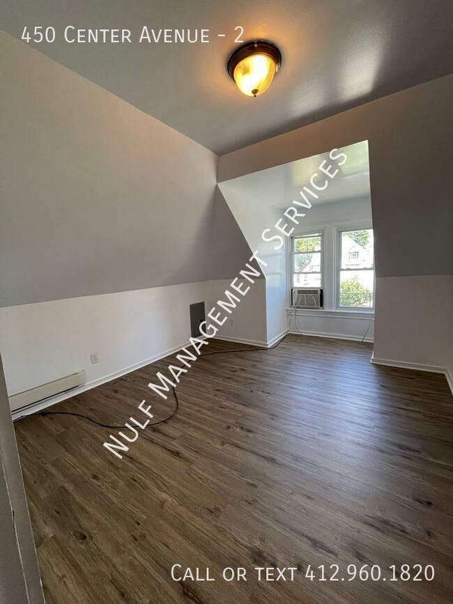 Building Photo - 3 Bed, 2 Bath Apartment with Bonus Room in...