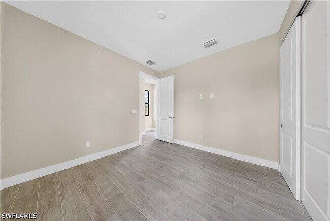 Building Photo - 1206 Moore Ave