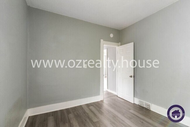 Building Photo - 207 Pulaski St