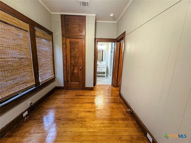 Building Photo - 507 W Brazos St