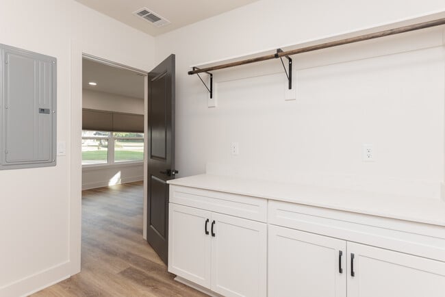 Building Photo - 2540 Hallmark Dr