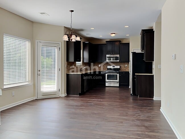 Building Photo - 160 Summit Point Dr