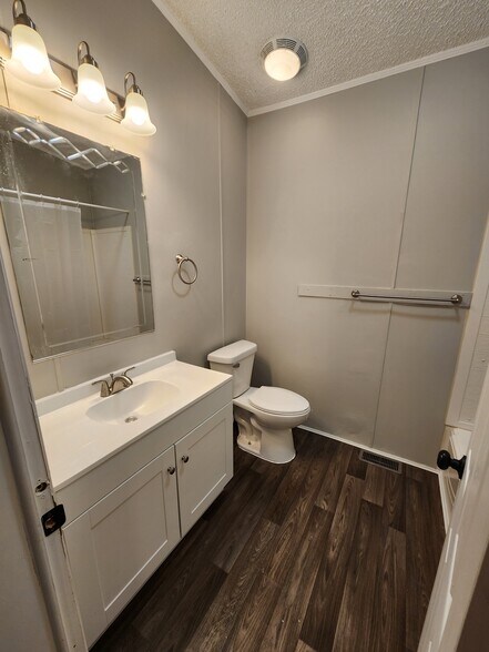 Bathroom 1 - 319 Rahm St