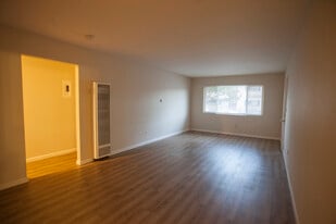 Building Photo - 621 Grand Fir Ave