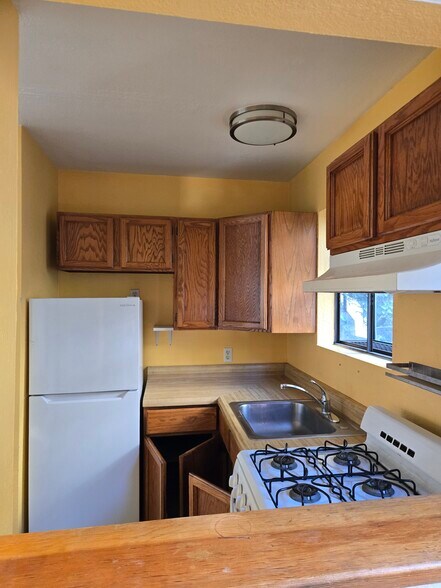 Building Photo - 2124 5th Ave