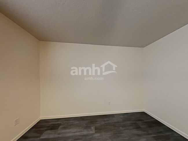 Building Photo - 4454 N Longabaugh Way