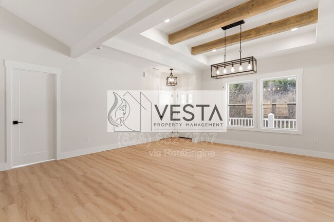 Building Photo - 11 Apple Meadow Ln