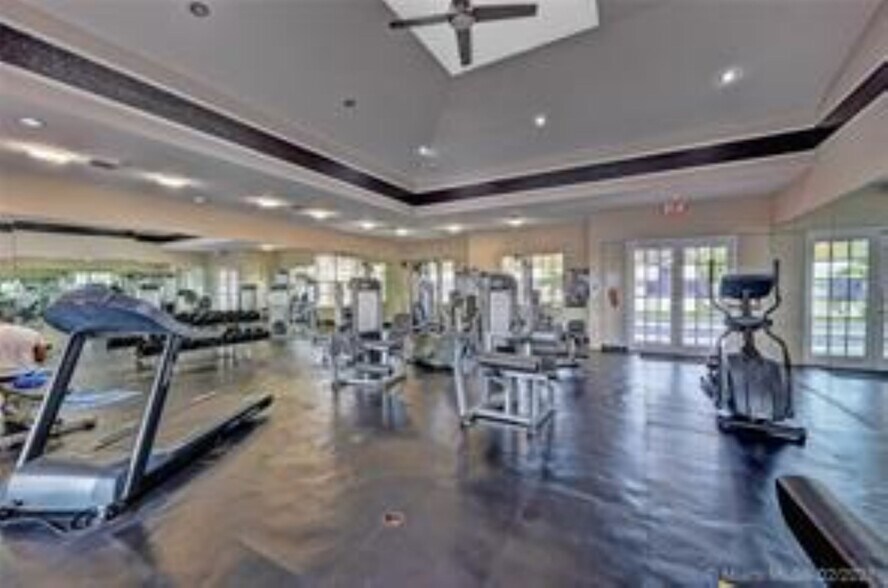 Building Photo - 2851 N Oakland Forest Dr