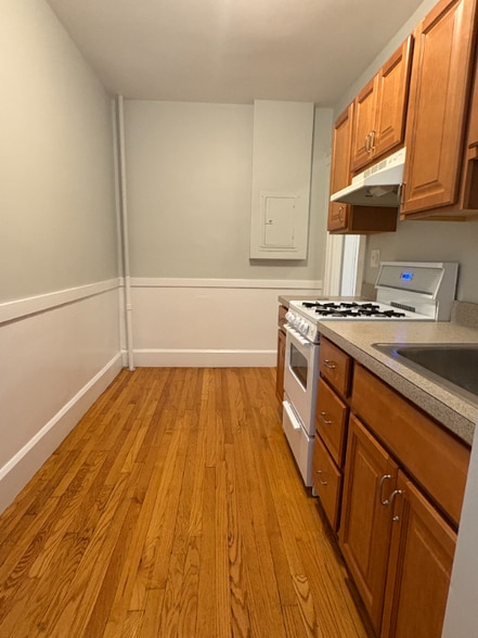 Building Photo - 156 Summer St