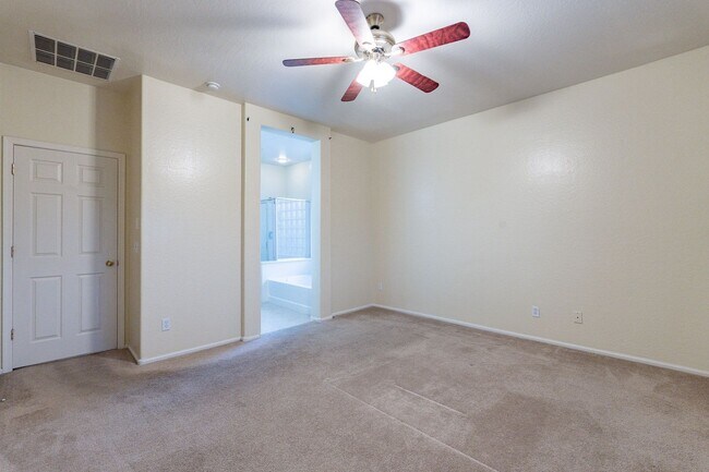 Building Photo - Three Beds & 2.5 Baths - Move Right In!