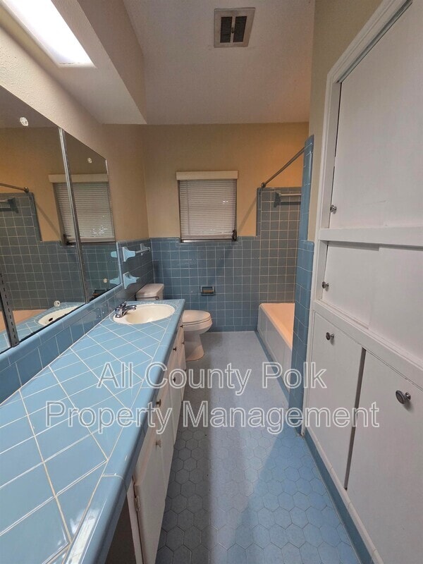 Building Photo - 303 S Palm Ave