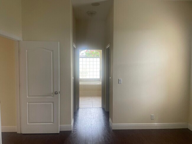 Building Photo - 2643 SW Harem Cir