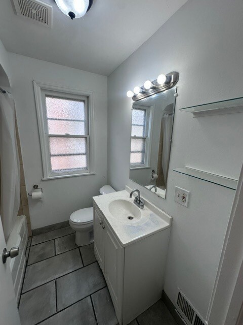 Building Photo - 6204 S McVicker Ave
