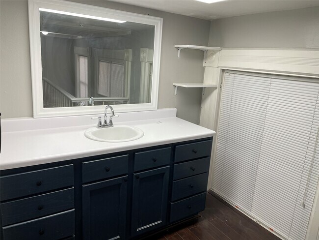 Building Photo - 2116 The Strand