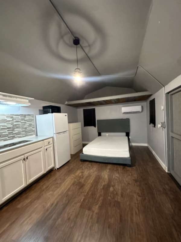 Building Photo - 6913 Cocos Dr