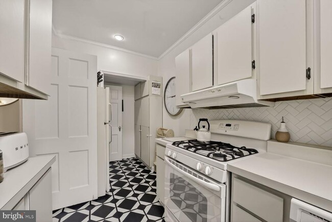 Building Photo - 1605 44th St NW