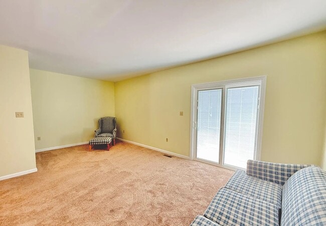 Building Photo - 2814 Kingston Dr