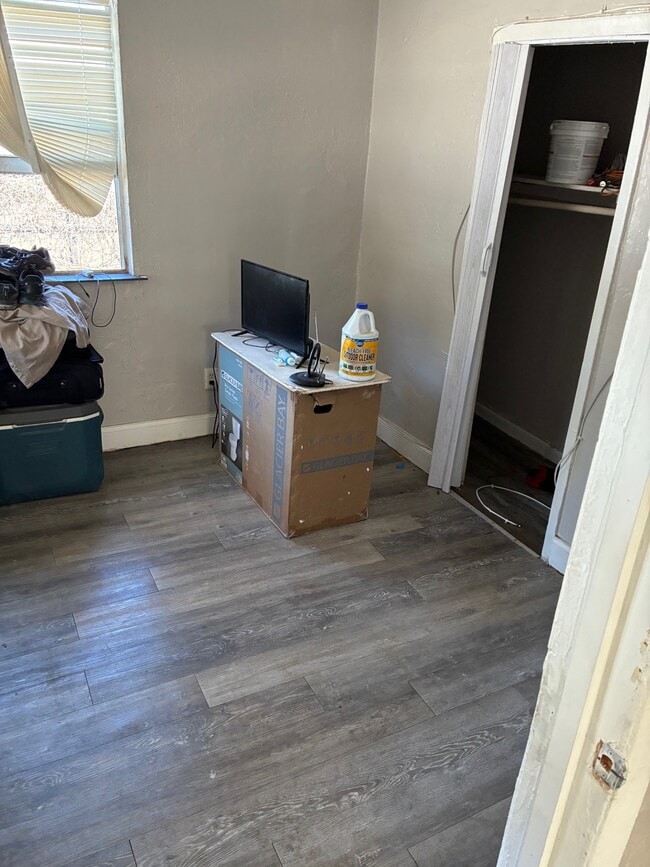 Building Photo - 4425-4427 NW 23rd Ct