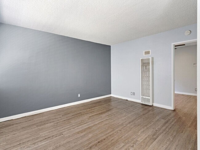 Interior Photo - 539 E 11th Street