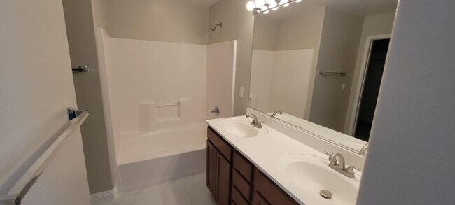 Building Photo - STILLHOUSE rsearching? 3 bedrooms, 2.5 bat...