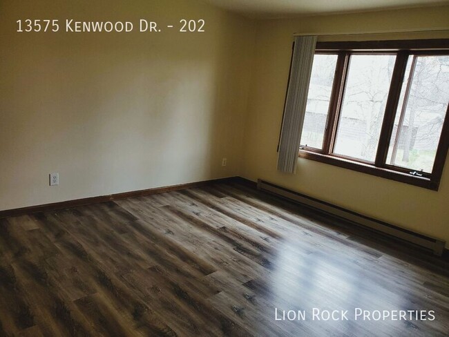 Building Photo - Great 2-Bedroom Find in Kenwood Acres for ...