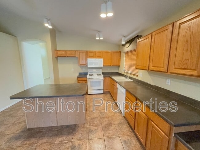 Building Photo - 12917 W Earll Dr
