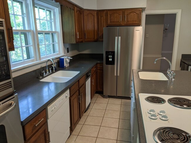 Building Photo - Spacious Home near Downtown Cincinnati